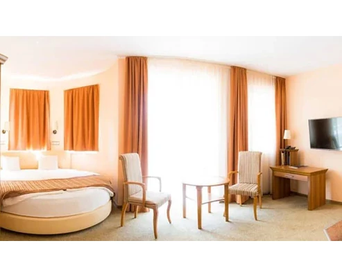 Romantikázzatok a Hotel Aphrodite körágyas pezsgőfürdős szobájában