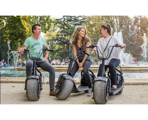 Vidám budapesti kóborlások elektromos MonsteRollerel