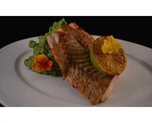 Háromfogásos vacsora egy üveg bor kíséretében a Liliomfi Étteremben