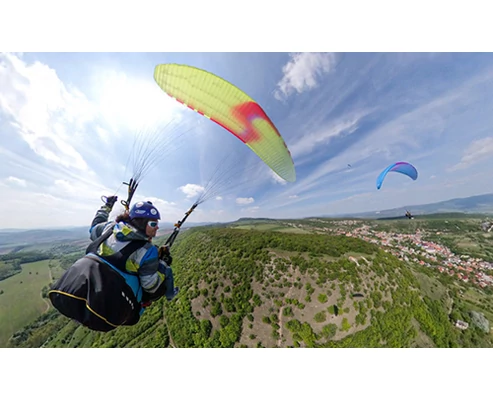 Panoráma és adrenalin – tandem siklóernyős kaland 2 fő részére