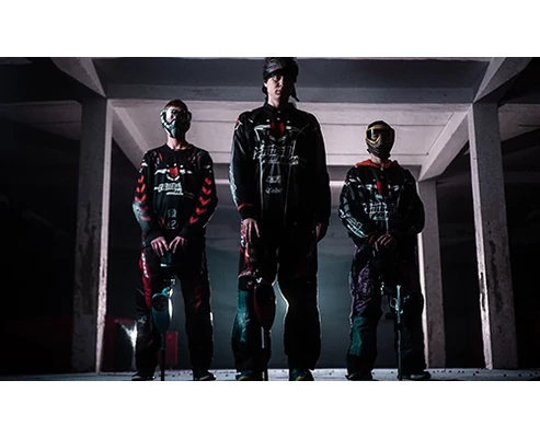 Ami a csövön kifér: 2 órás paintballcsata végtelen lőszerrel