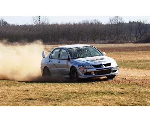 4,5 km-es Mitsubishi Evo Lancer tesztvezetés - Vezesd a legendát!