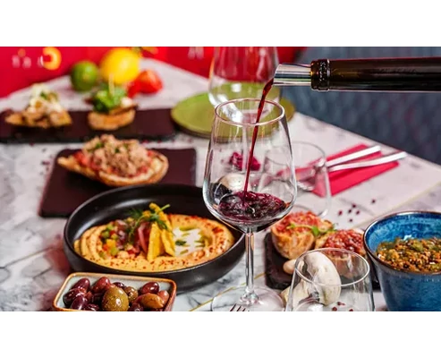 Tapas menü, spanyol bor és latin hangulat a Tapas Bar by Felisa-ban