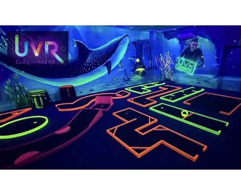 Családi belépő egy vízi világot idéző UV minigolf pályára