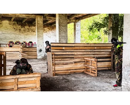 Paintball csata az egykori katonai bázison Vácon, akár 9 fő részére