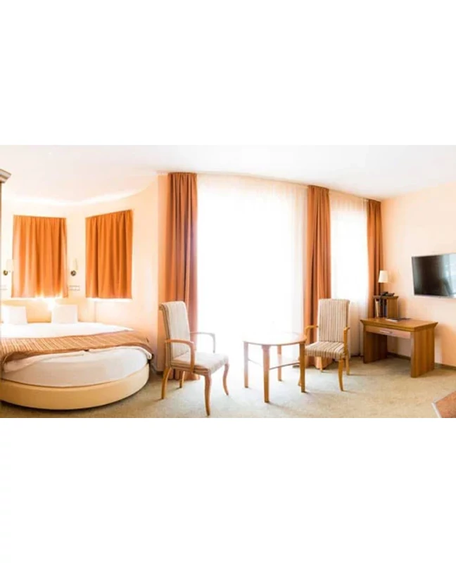 Romantikázzatok a Hotel Aphrodite körágyas pezsgőfürdős szobájában