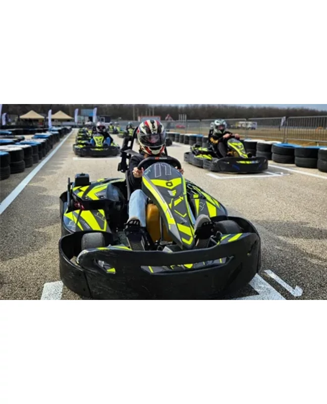 11 futamos gokart bérlet ajándék Hungaroring Kart Center nyakba akasztókkal