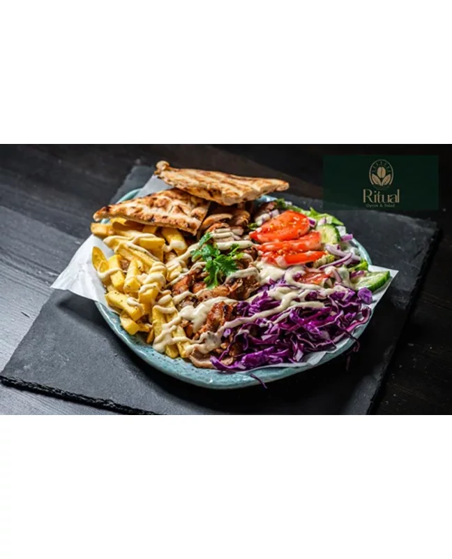 Gyros Bowl vagy friss saláta Strawberry Cup-pal a Ritualban, Ritual Gyros &amp; Salad