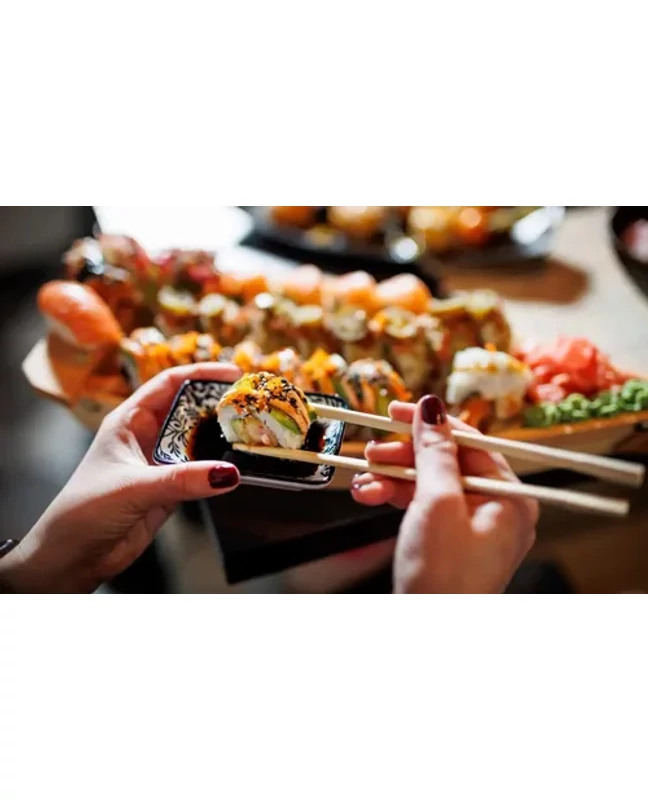 2 fogásos ázsiai menü sushi hajóval a Sushi &amp;amp; Wok Bar-ban