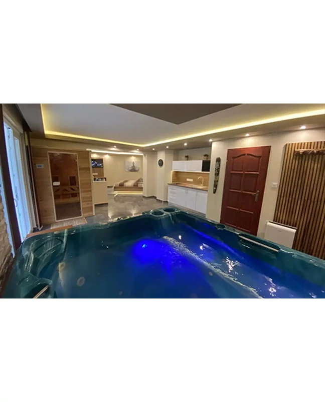 ELSZEPARÁLT LUXUS ROMANTIKA - The Jakuzzi Roomban