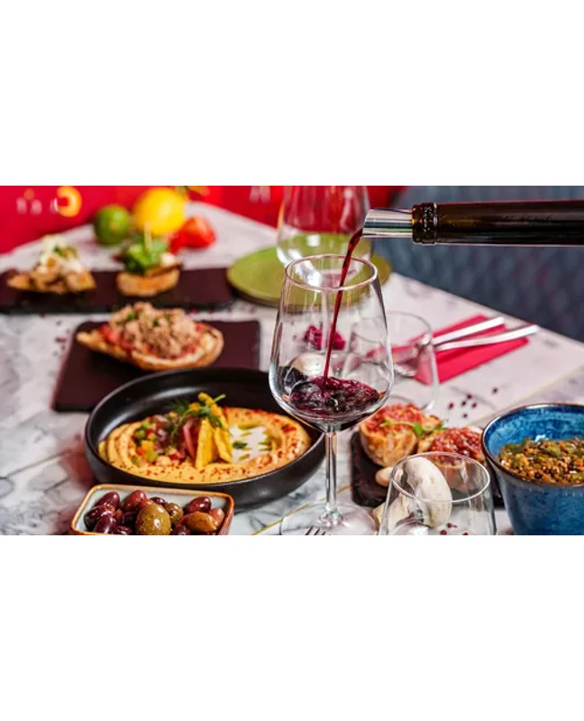 Tapas menü, spanyol bor és latin hangulat a Tapas Bar by Felisa-ban
