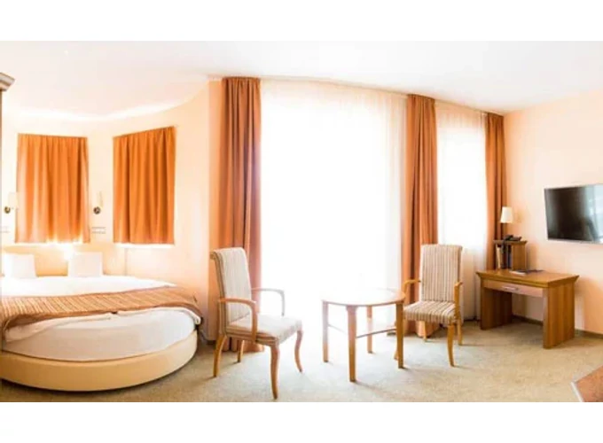 Romantikázzatok a Hotel Aphrodite körágyas pezsgőfürdős szobájában
