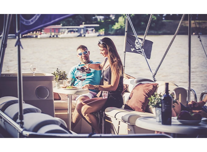 Elektromos pontoon yacht élményhajózás Siófokon