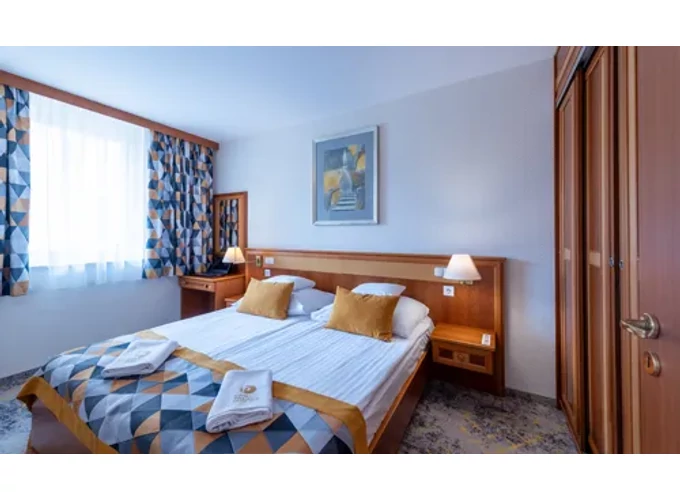 Wellnesspihenés a Hévízi-tó közelében a Hotel Palace****-ban