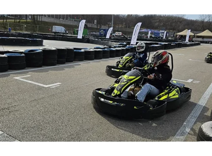 3 futamos gokart bérlet ajándék Hungaroring Kart Center nyakba akasztóval