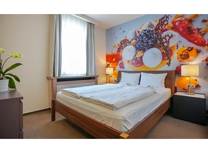 Páros Gasztro Élmény Eger történelmi belvárosában, az Imola Udvarház Dessert Hotelben***