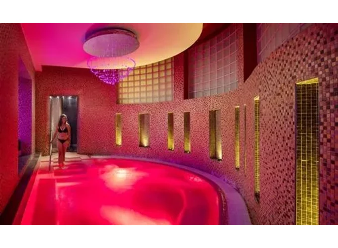 Páros luxus wellness élmény a Kristály Imperial Hotel****-ben