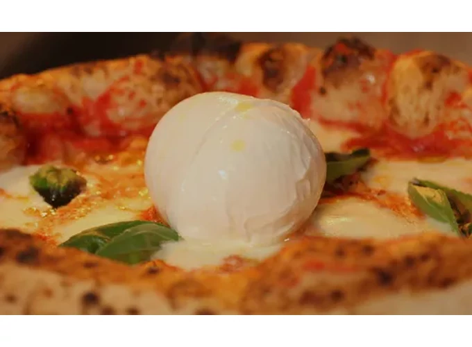 Páros pizzázás limonádéval a La Coppola Expressben, La Coppola Express – Dabas
