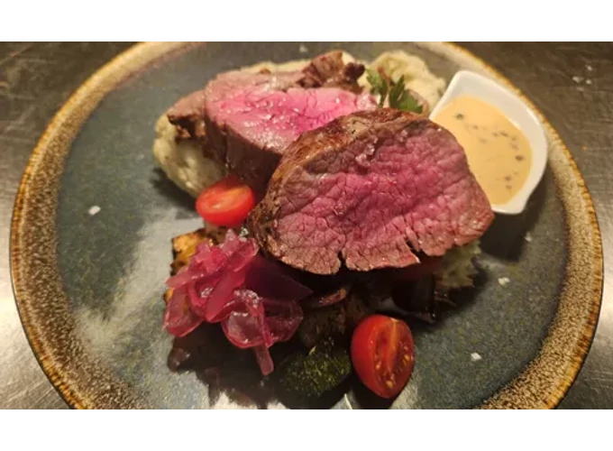 Prémium steakvacsora kettesben, pezsgővel a Libamáj Bistroban, Libamáj Brunch&Hungarian Bistro
