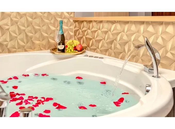 Romantikus wellnessélmény privát jacuzzival a Love and Dream Villában