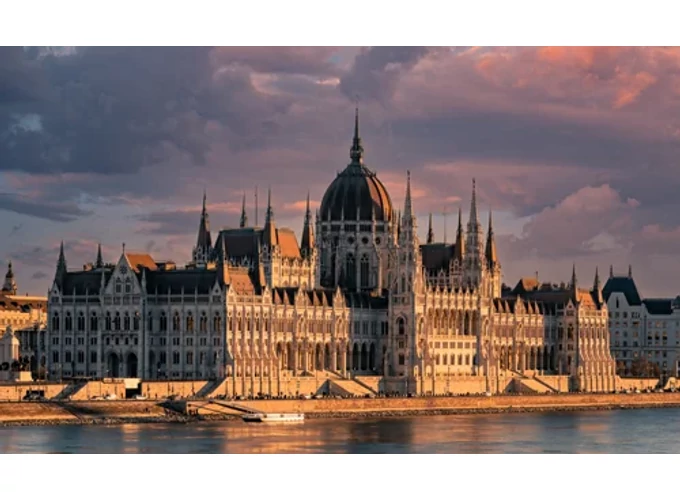 Országház-látogatás 3 fő részére – ikonikus élmény Budapest szívében