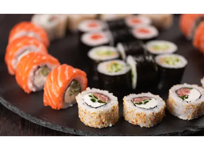 Prémium sushi válogatás kettőtöknek desszerttel a belvárosban