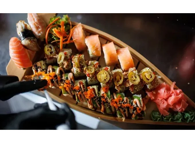 Ázsiai gasztroélmény prémium sushi hajóval a Balaton partján