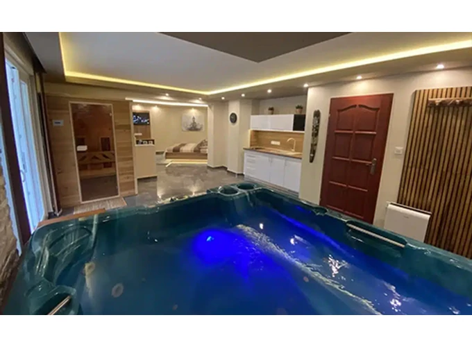 ELSZEPARÁLT LUXUS ROMANTIKA - The Jakuzzi Roomban