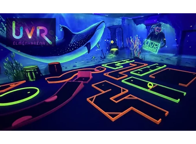 Családi belépő egy vízi világot idéző UV minigolf pályára