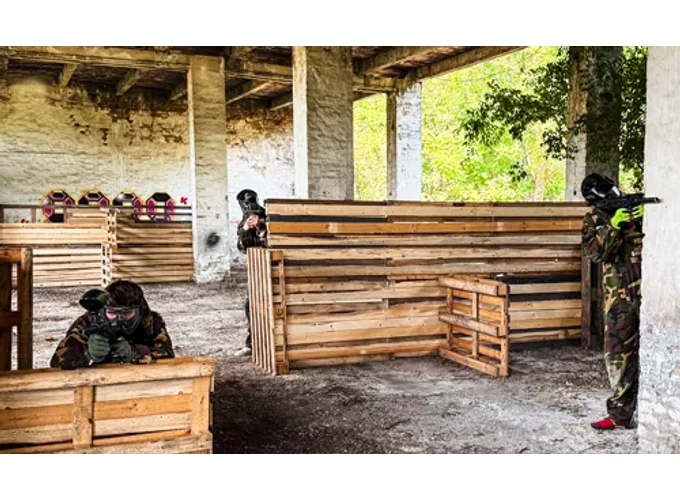 Paintball csata az egykori katonai bázison Vácon, akár 9 fő részére