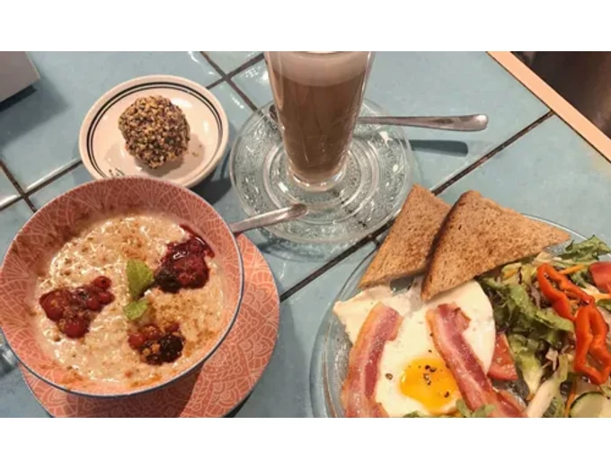 Közös reggeli a BonZsúrban: brunchélmény itallal és édes finomsággal, BonZsúr Kávézó