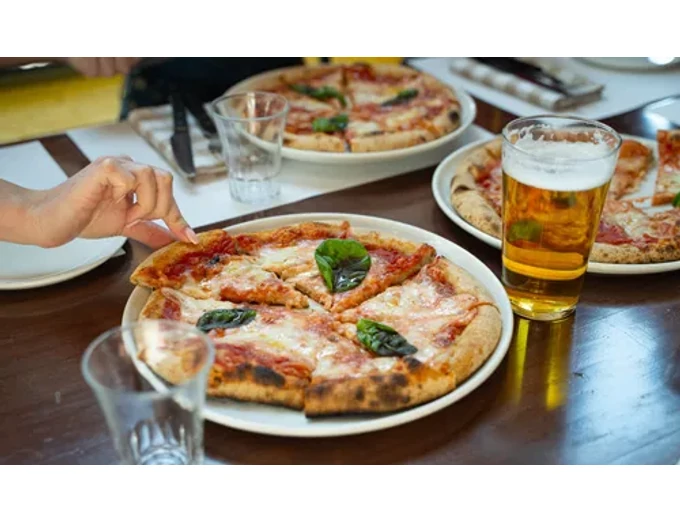 Ciao Itália! Ciao Rafaello! Páros pizzázás desszerttel és kávéval