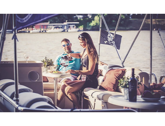 Elektromos pontoon yacht élményhajózás Siófokon