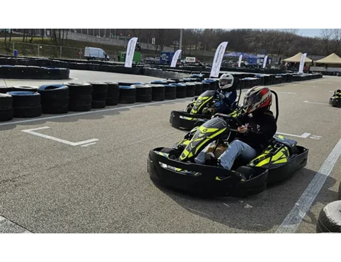 3 futamos gokart bérlet ajándék Hungaroring Kart Center nyakba akasztóval