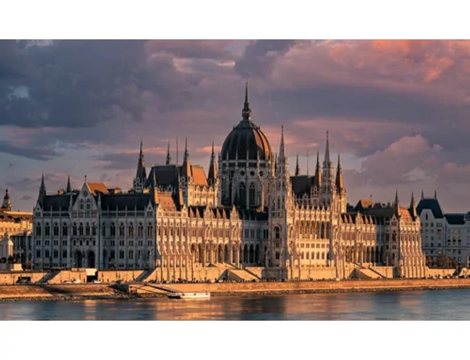 Országház-látogatás 3 fő részére – ikonikus élmény Budapest szívében
