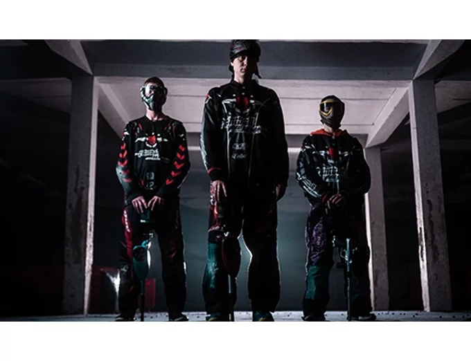 Ami a csövön kifér: 2 órás paintballcsata végtelen lőszerrel