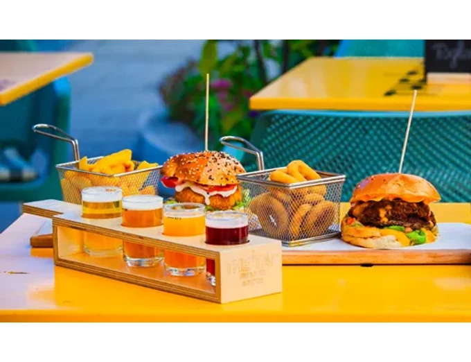 Hamburger menü desszerttel és sörkóstolóval, 2 fő részére, The Tap Burger&Beer