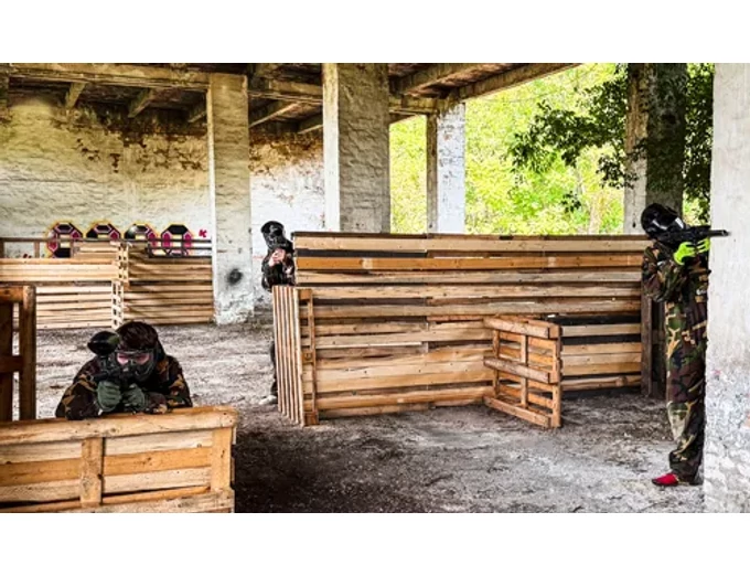 Paintball csata az egykori katonai bázison Vácon, max. 8 fő részére, Vác Paintball